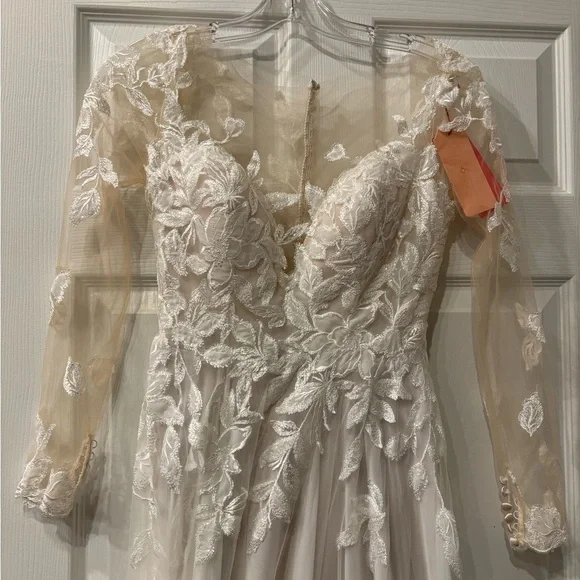 Vow’d “Faithful” Wedding Dress - New with tags! - Picture 4 of 9